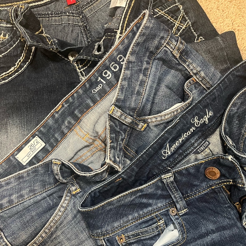 3 pairs of jeans
American Eagle
Gap
Bongo - Picture 2 of 7